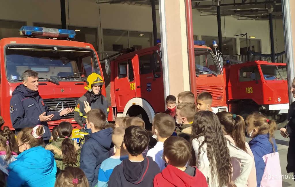 IMG-0c598426d5eb0b68d6354f23f4c79b53-V.jpg IMG-0c598426d5eb0b68d6354f23f4c79b53-V.jpg