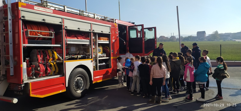 IMG-6597e99bc465d0116e546c77f75392f4-V.jpg IMG-6597e99bc465d0116e546c77f75392f4-V.jpg